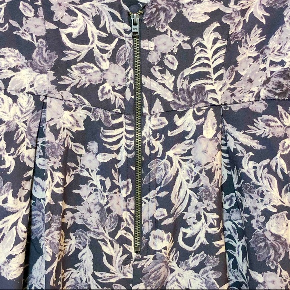 Kimchi Blue Sleeveless Gray Floral Romper - Picture 3 of 5